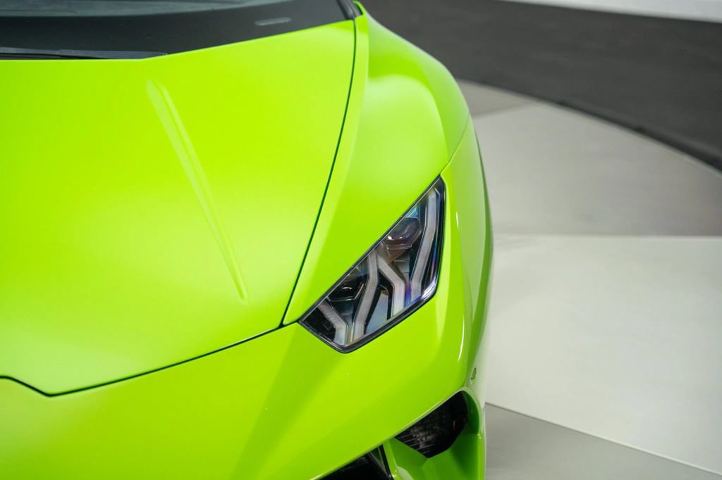 Used 2019 Lamborghini Huracan Performante AWD/4WD image 22