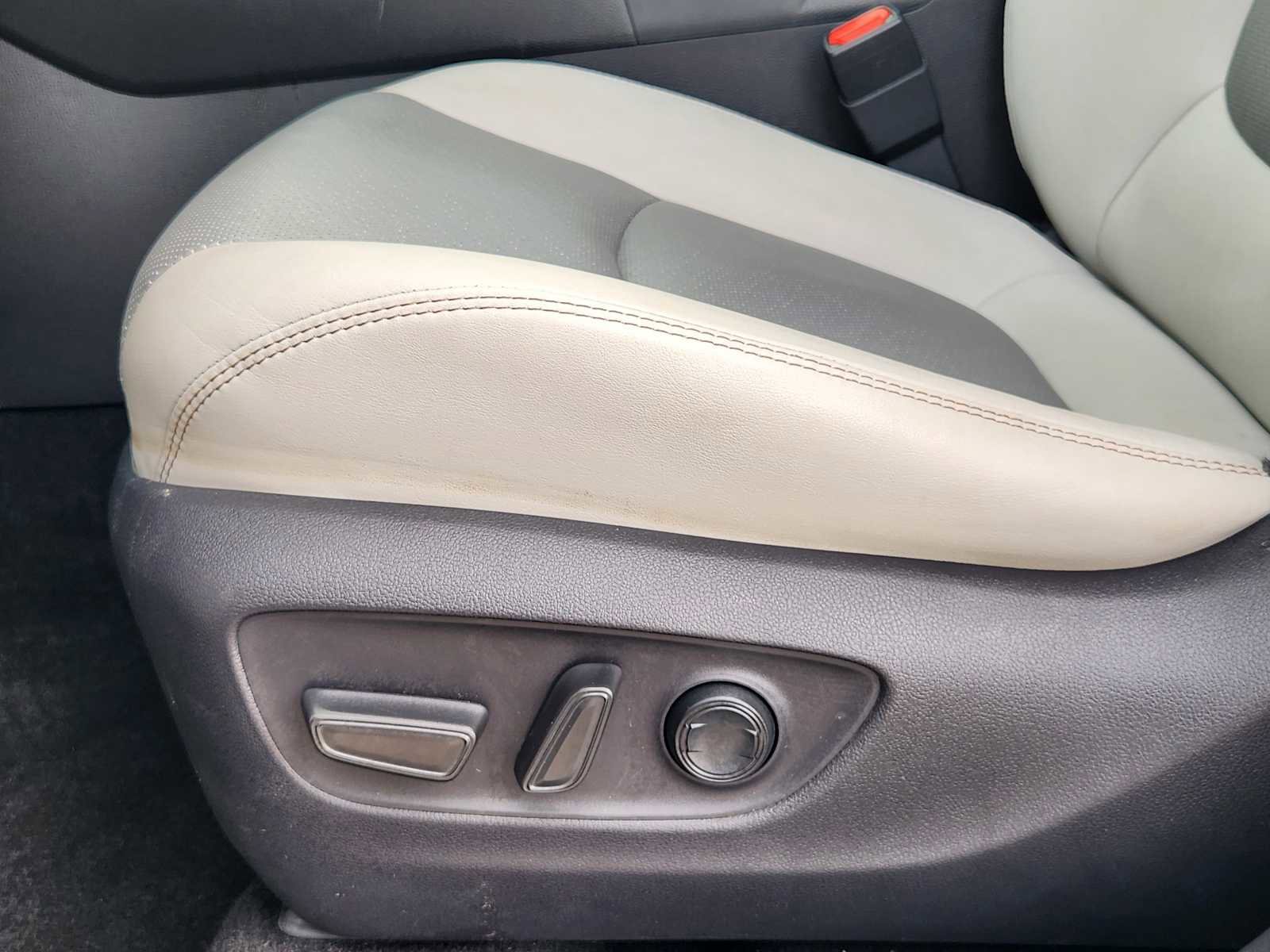 Used 2019 Toyota RAV4 Limited image 24