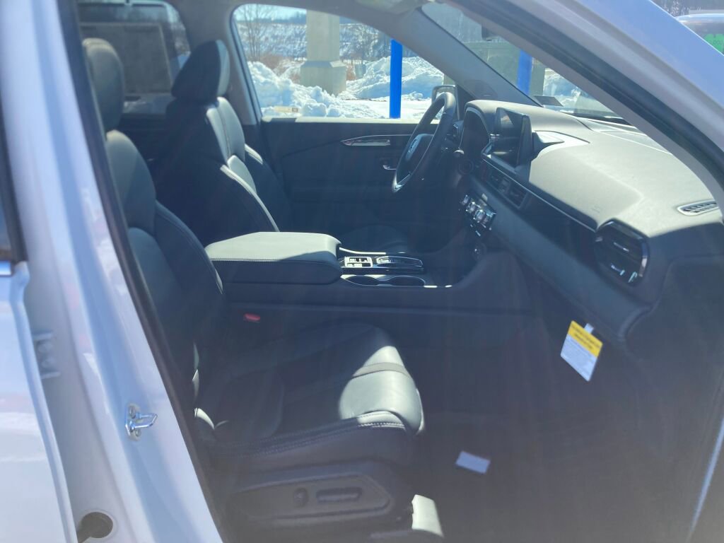 New 2025 Honda Pilot Touring image 5
