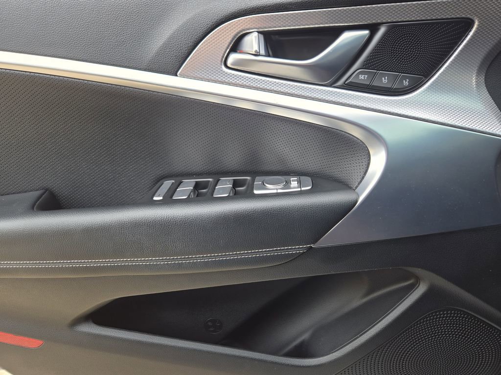 Used 2022 Genesis G70 3.3T RWD image 18