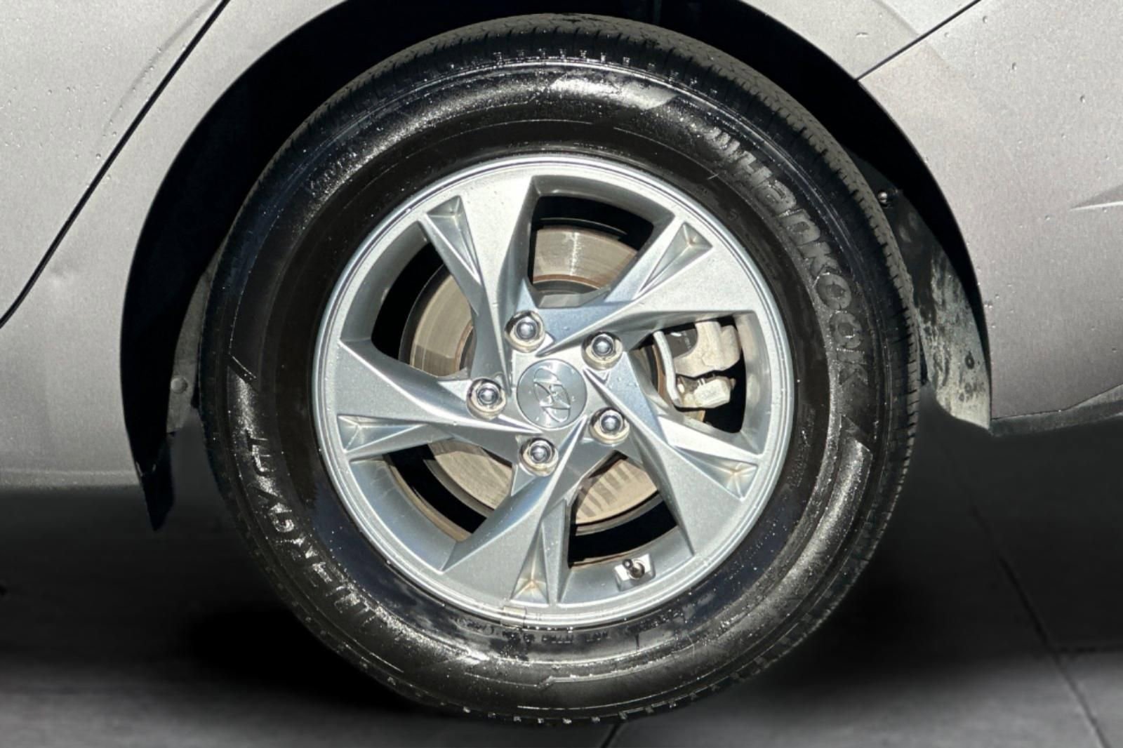 Used 2023 Hyundai Elantra SE image 26