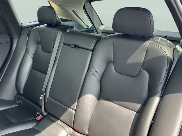 Used 2023 Volvo XC60 B5 Core image 18