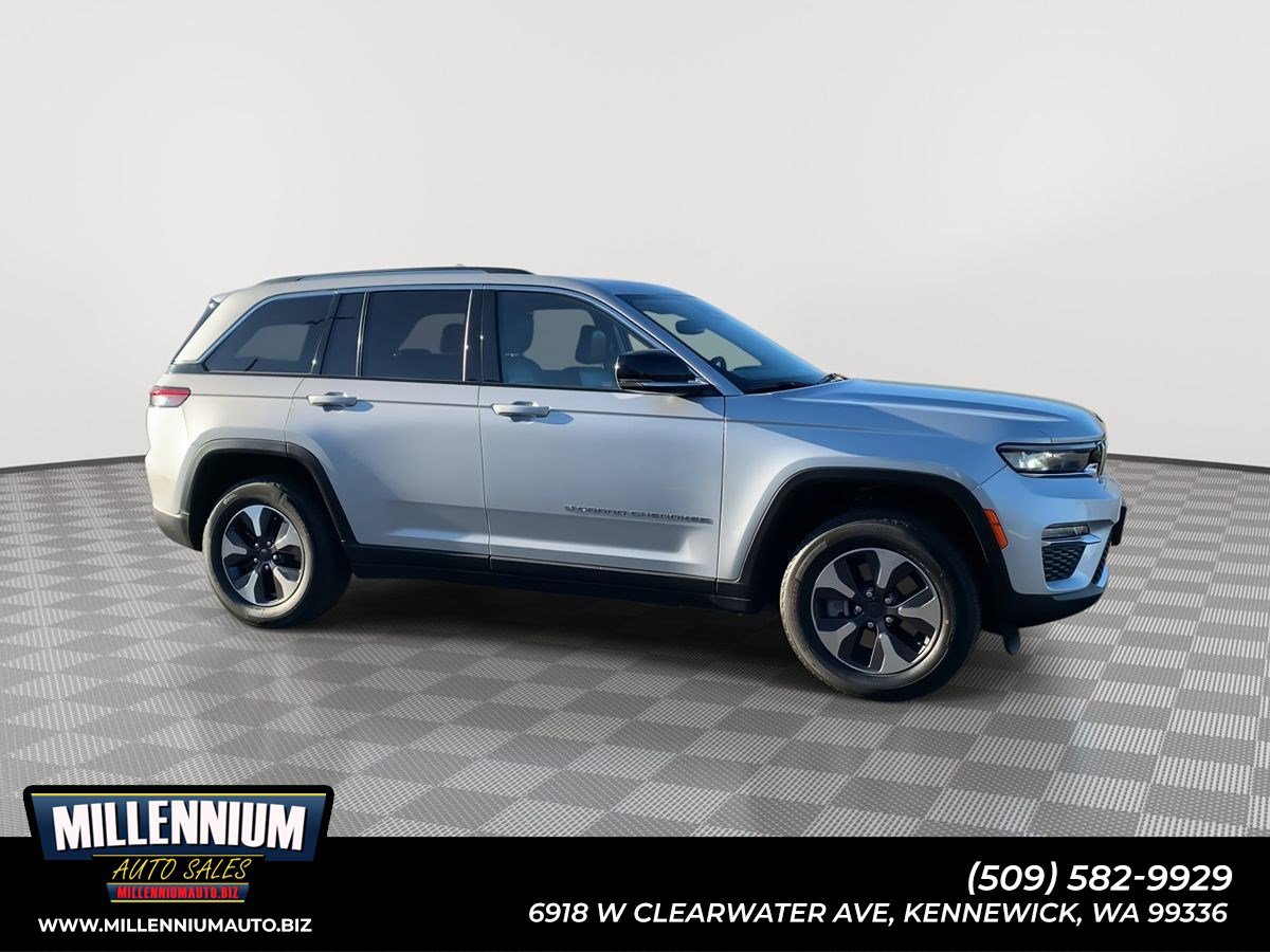 Used 2023 Jeep Grand Cherokee 4WD 4xe image 1