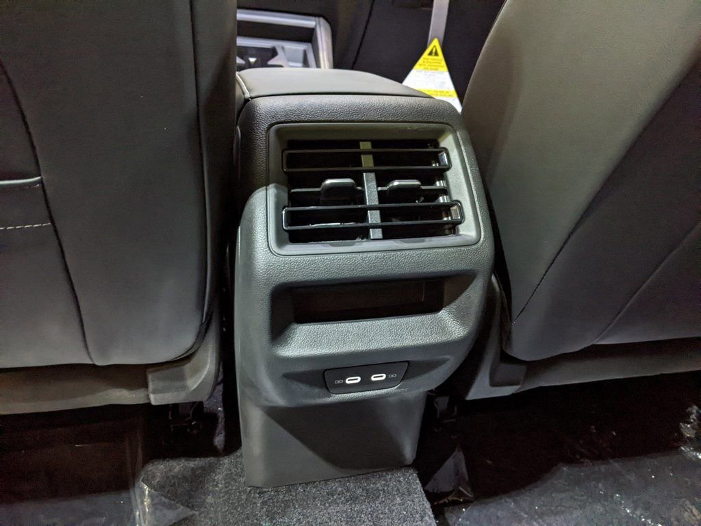 New 2025 Volkswagen Tiguan SE R-Line image 24