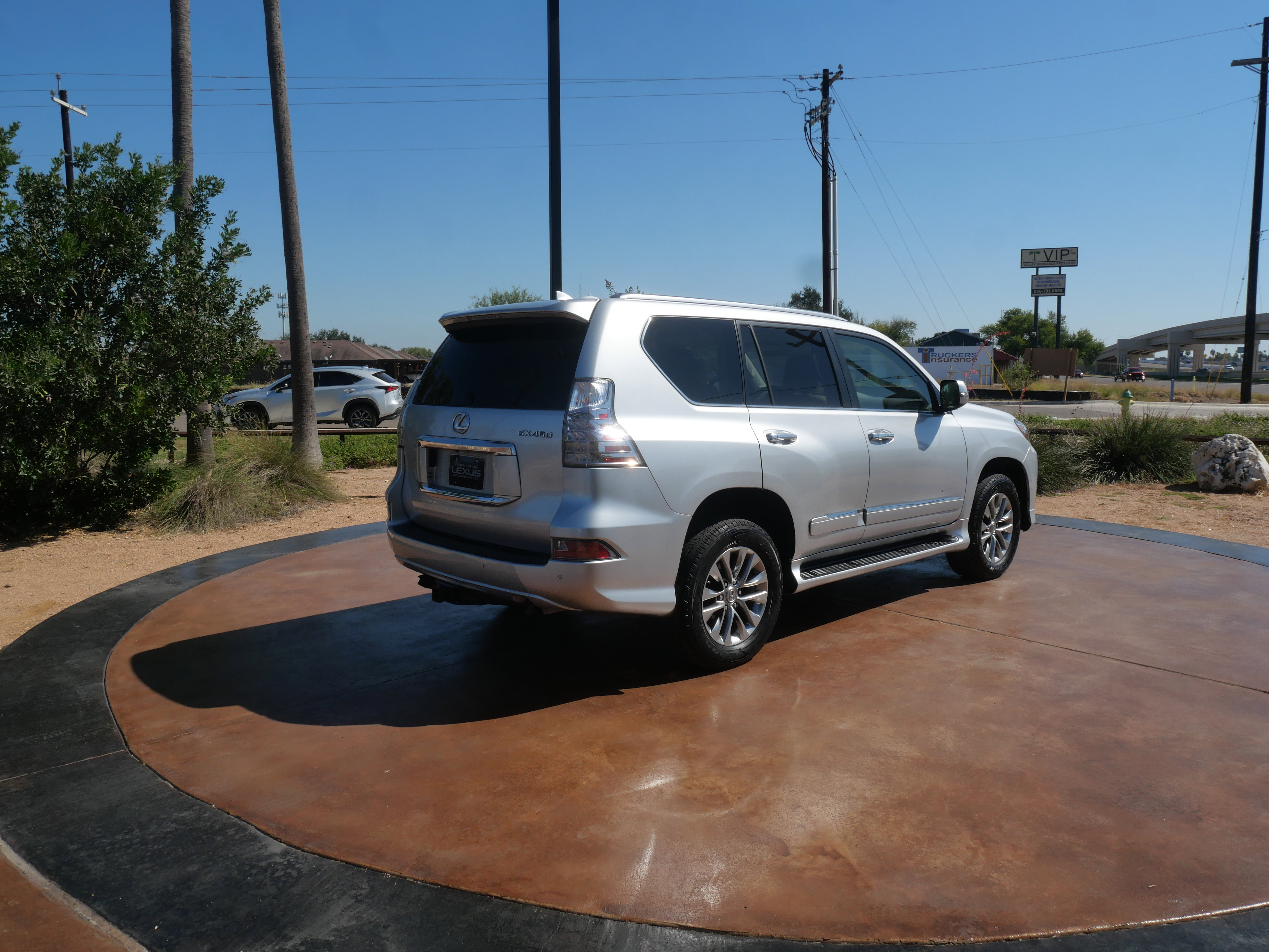 Used 2017 Lexus GX 460 Luxury image 2