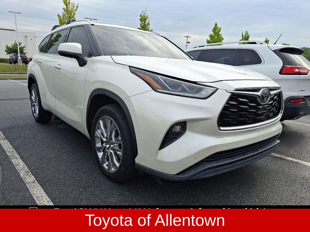 Used 2020 Toyota Highlander Limited FWD image 1