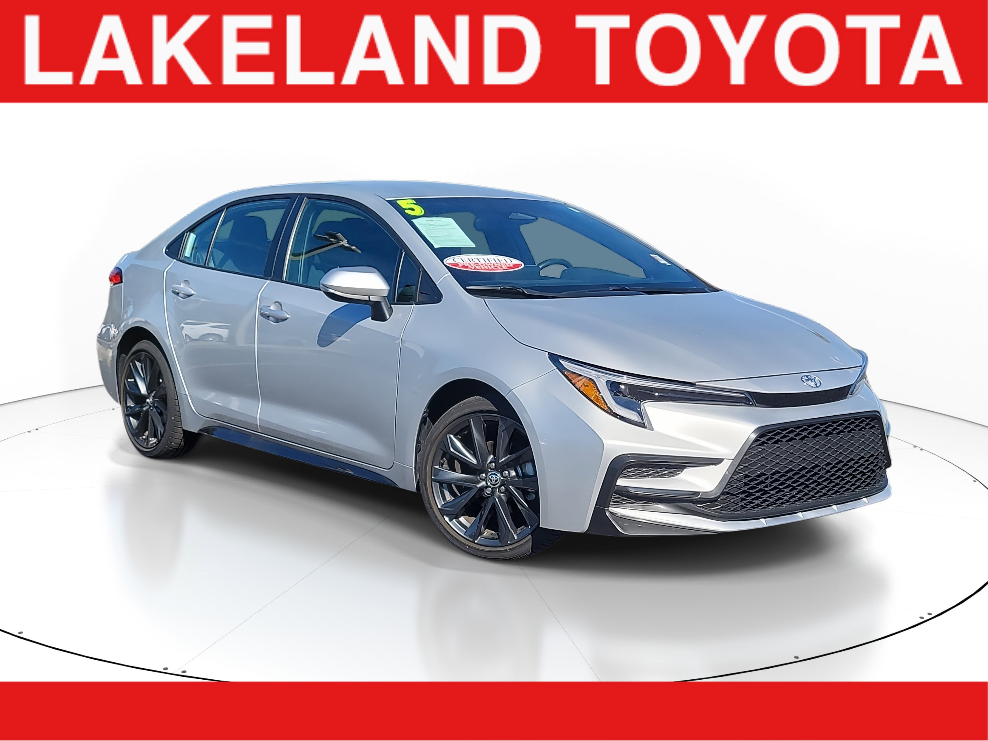 Certified 2025 Toyota Corolla SE image 1