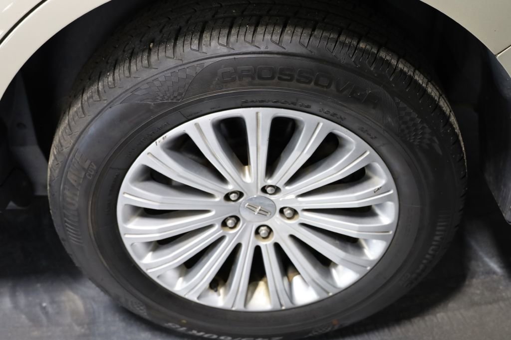 Used 2011 Lincoln MKX 2WD w/ Wood Pkg image 34