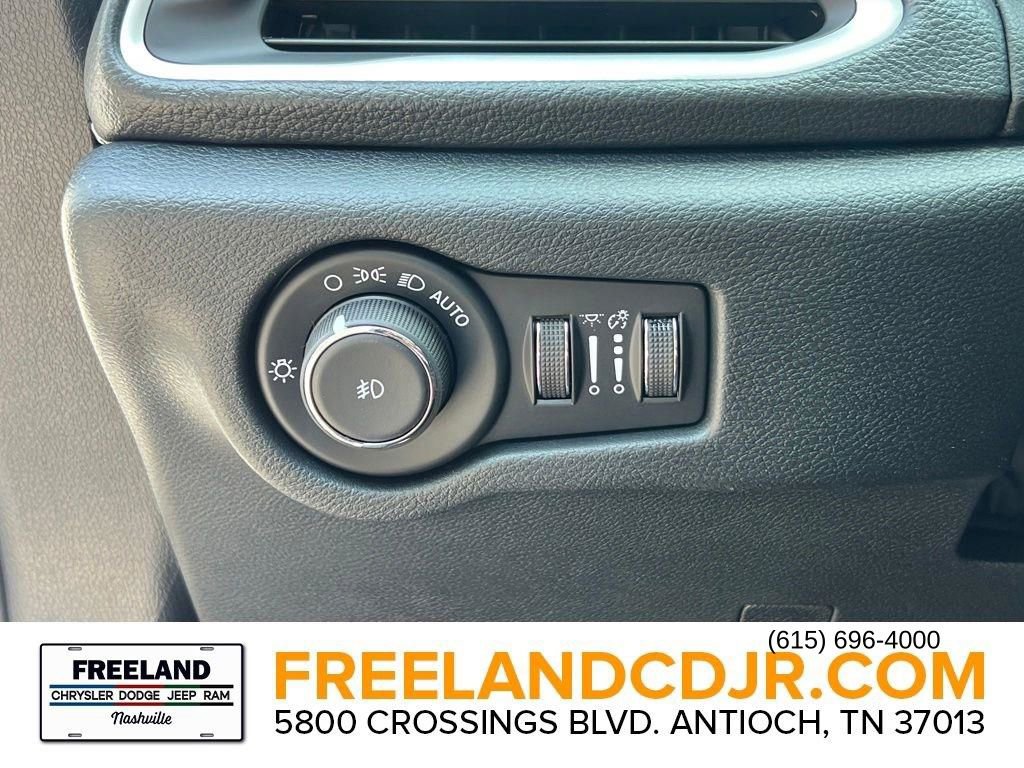 New 2025 Chrysler Pacifica Select image 18