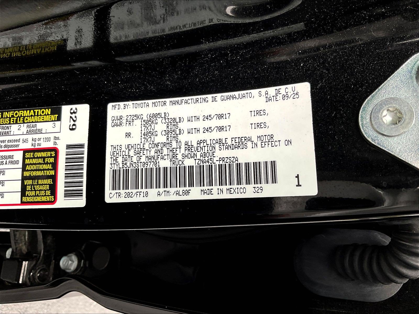 Used 2025 Toyota Tacoma SR5 AWD/4WD image 22