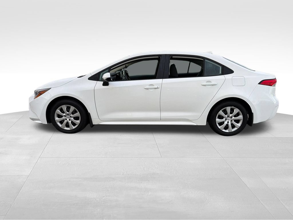 Used 2025 Toyota Corolla LE FWD image 4
