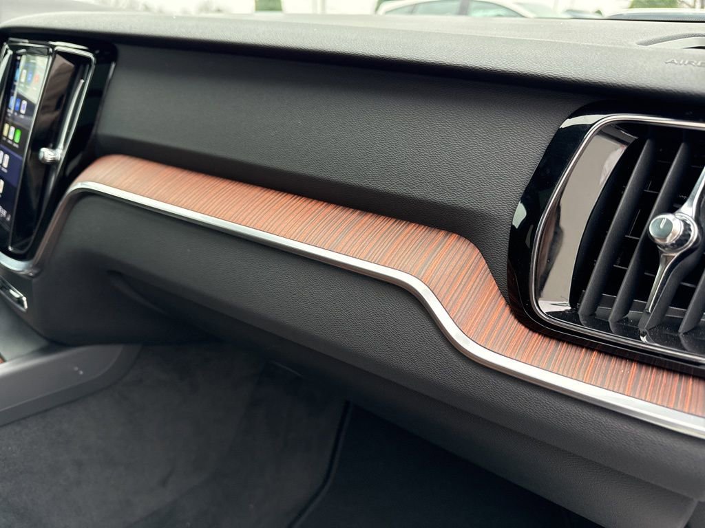 Used 2025 Volvo V60 B5 Cross Country Plus image 36