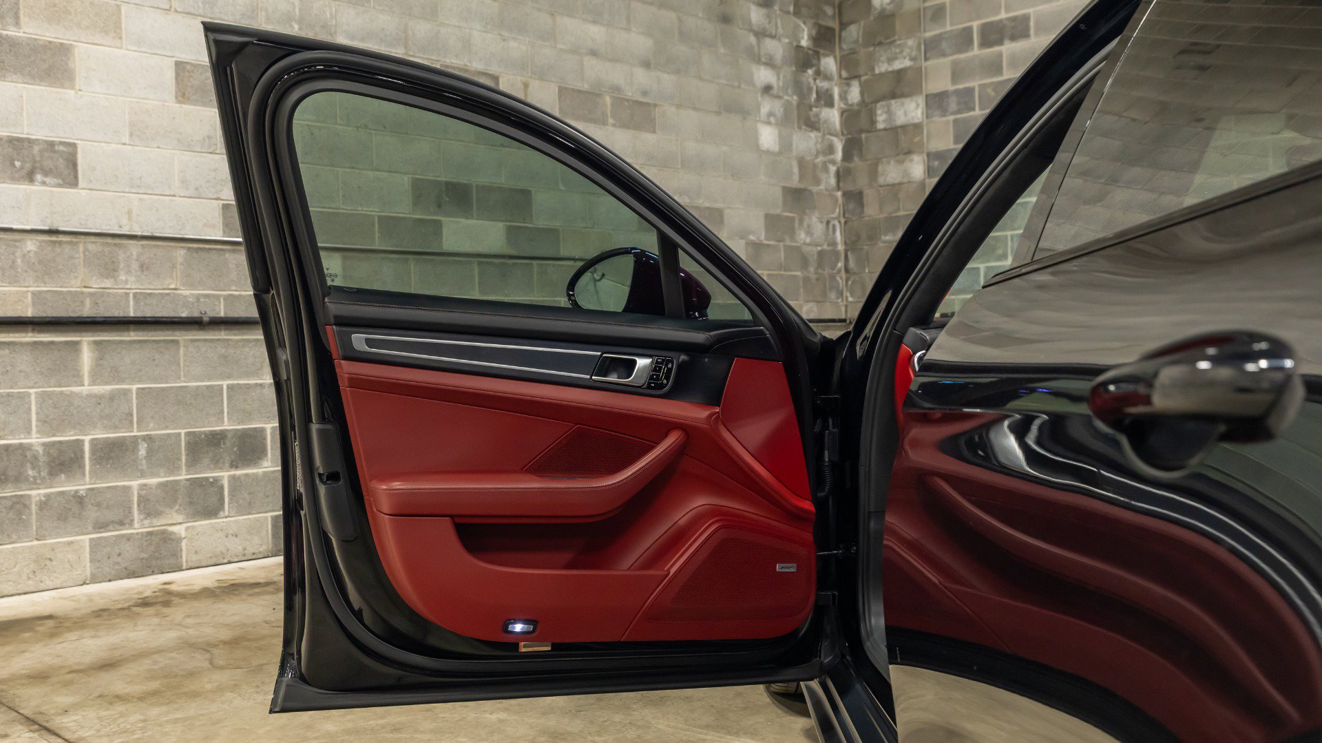 Used 2020 Porsche Panamera GTS image 38