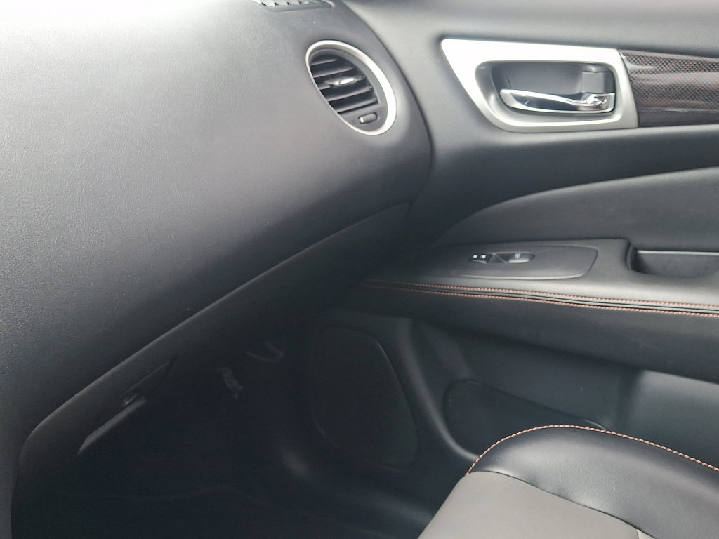 Used 2020 Nissan Pathfinder SL image 30