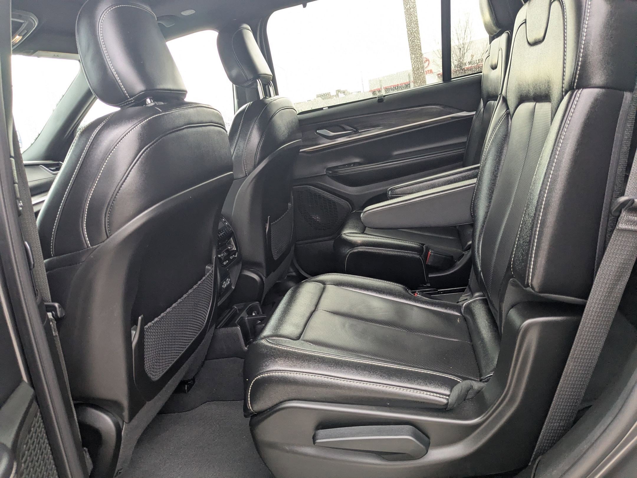 Used 2024 Jeep Grand Cherokee L Limited w/ Luxury Tech Group II image 29