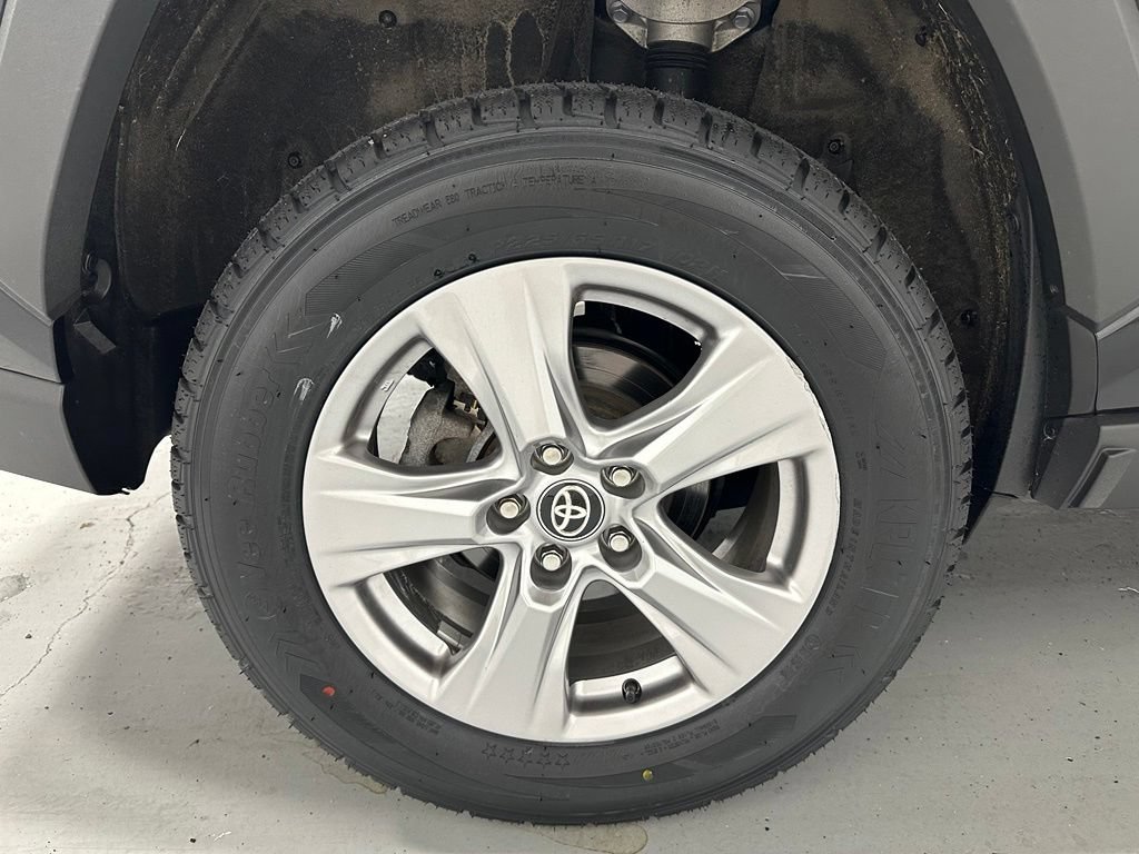 Used 2025 Toyota RAV4 XLE FWD image 65