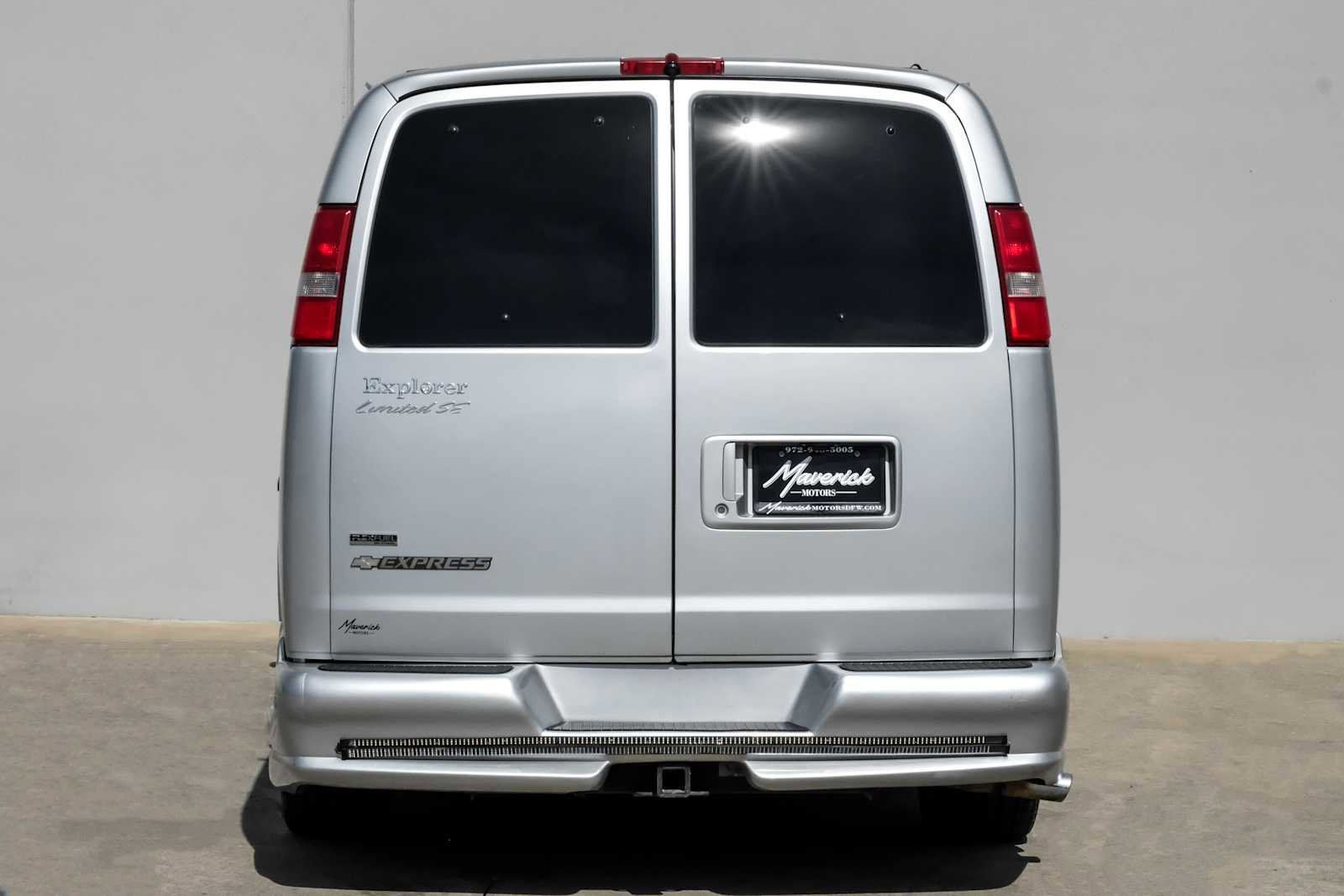 Used 2011 Chevrolet Express 1500 image 10