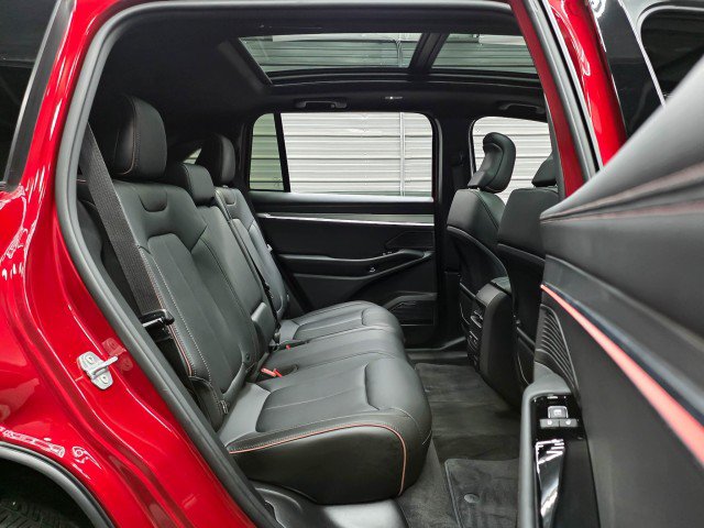 Used 2025 Jeep Wagoneer S Launch Edition AWD/4WD image 17