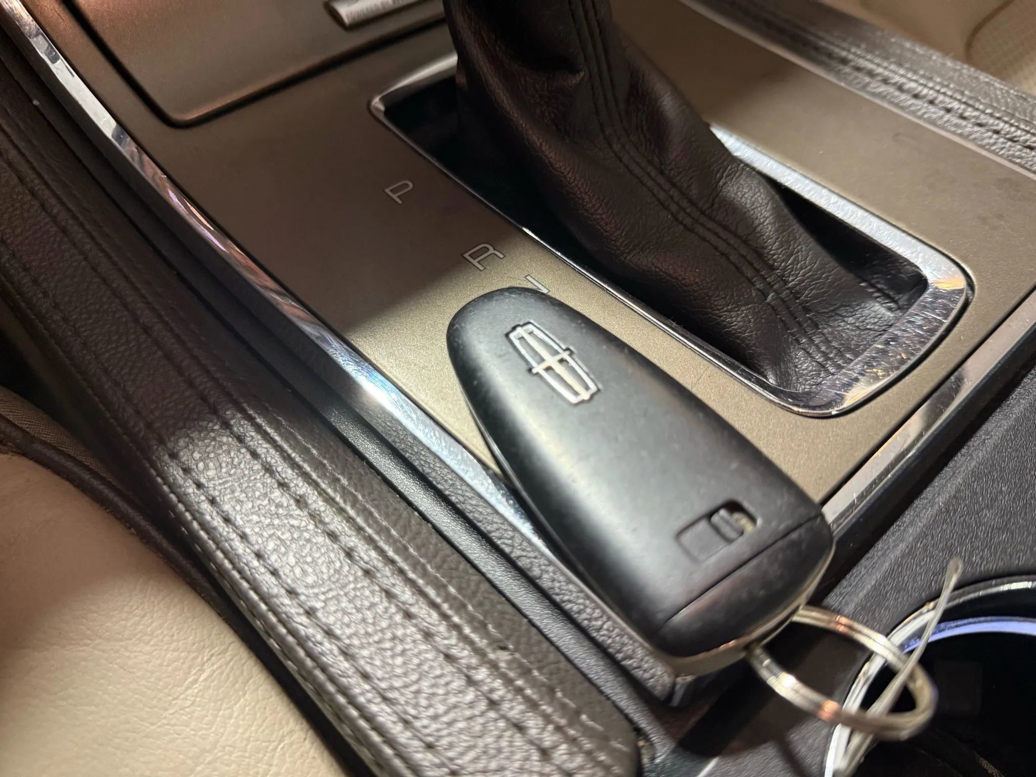 Used 2014 Lincoln MKX AWD w/ Equipment Group 102A image 30