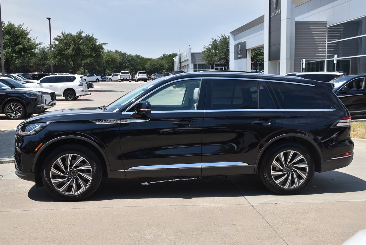 Certified 2026 Lincoln Aviator AWD image 12