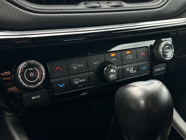 Used 2025 Jeep Compass Latitude w/ Convenience Group AWD/4WD image 43