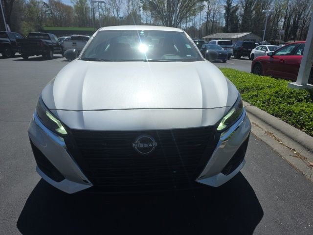 Used 2024 Nissan Altima 2.5 SV image 2
