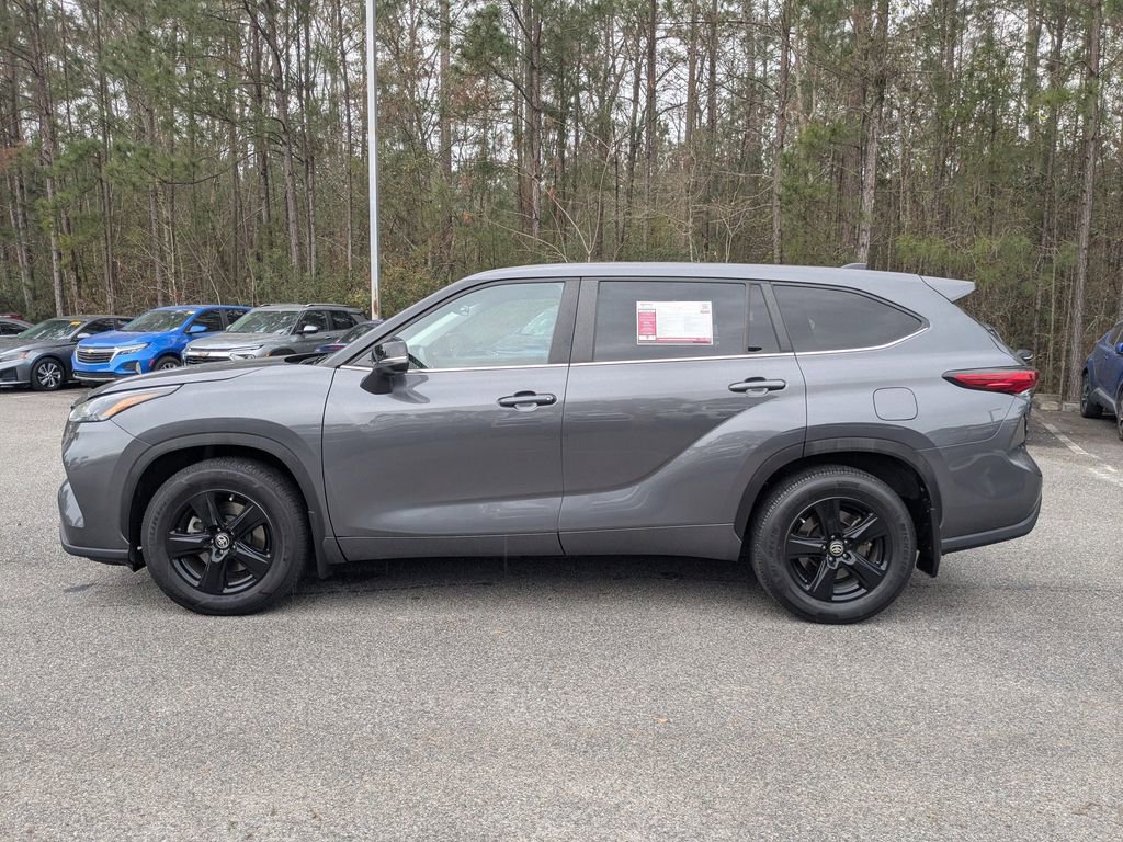 Used 2023 Toyota Highlander LE image 7