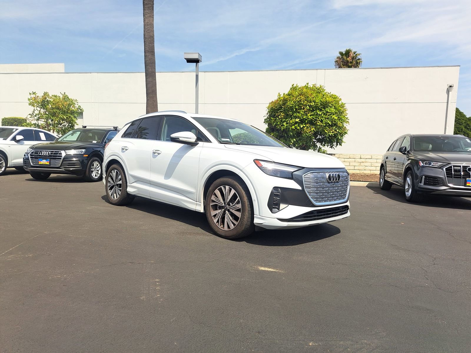 Used 2023 Audi Q4 e-tron Premium Plus w/ Premium Plus image 2
