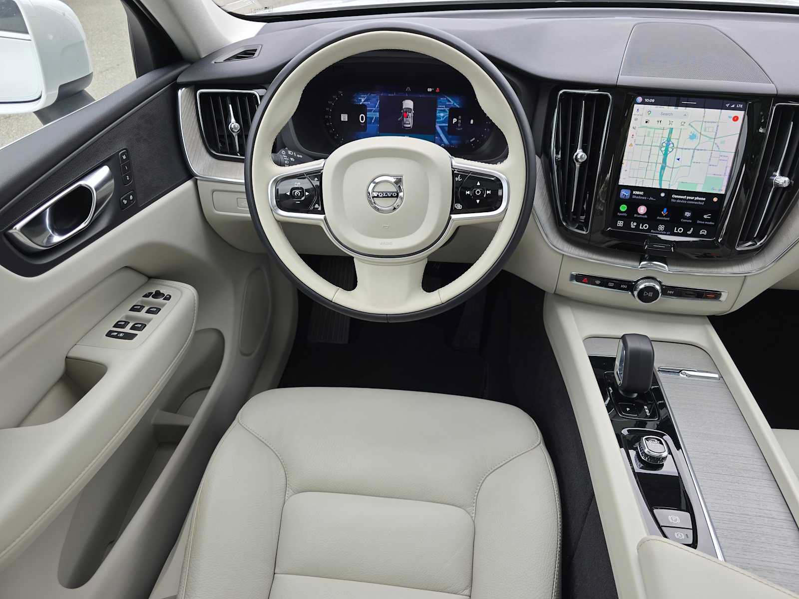 Used 2023 Volvo XC60 B5 Plus w/ Climate Package AWD/4WD image 17