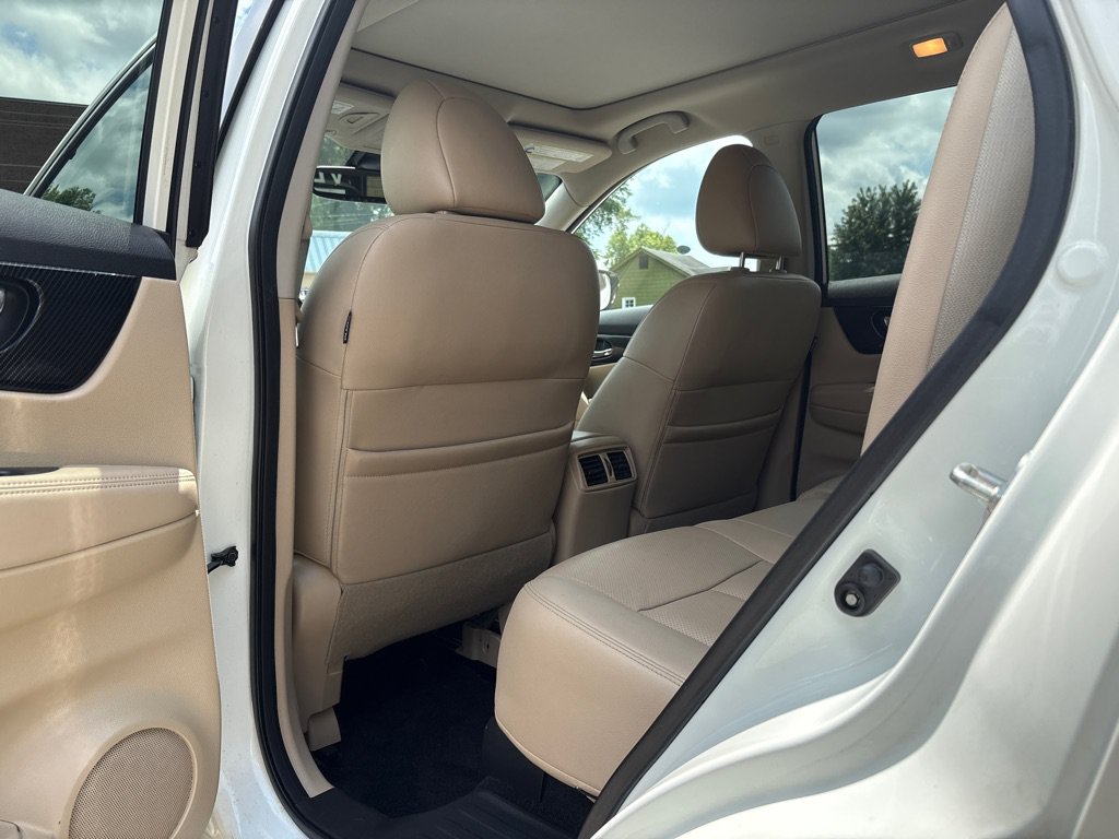 Used 2019 Nissan Rogue SL w/ Premium Package FWD image 16