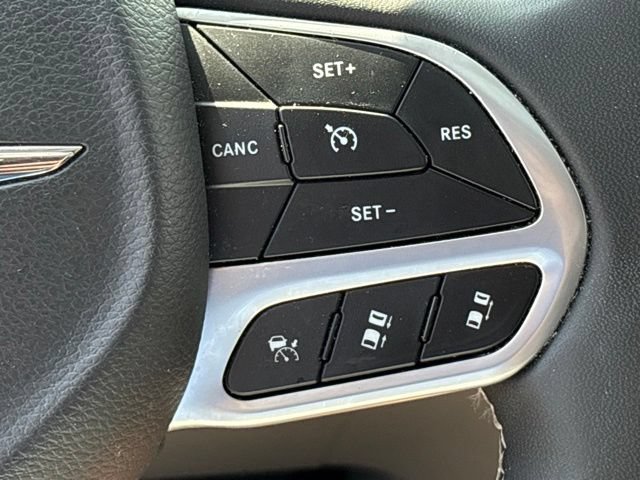 Used 2023 Chrysler Pacifica Limited FWD image 21