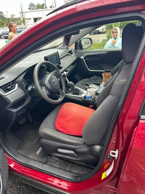 Used 2020 Toyota RAV4 LE FWD image 17
