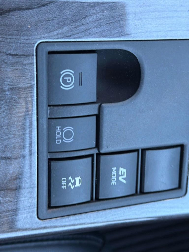 Used 2023 Toyota Highlander Platinum image 18