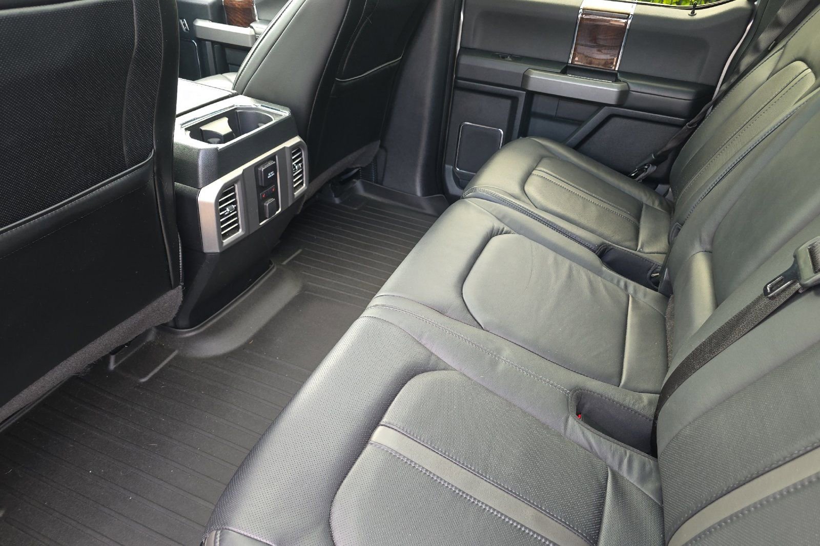 Used 2015 Ford F150 Platinum w/ Equipment Group 701A Luxury AWD/4WD image 12