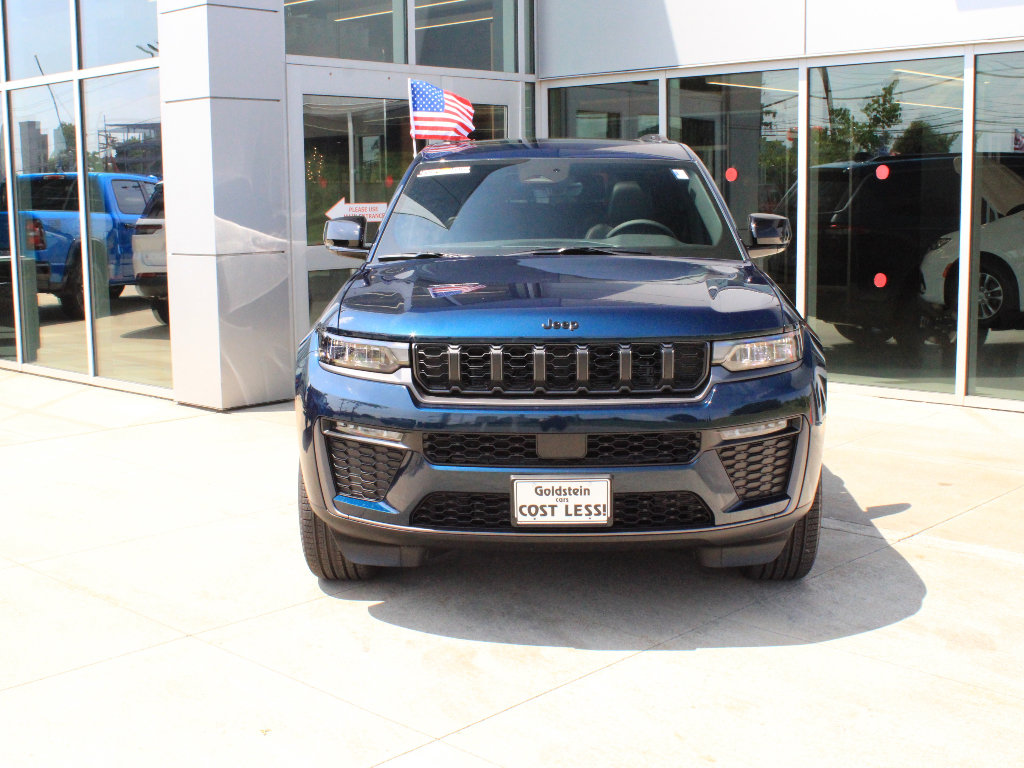 New 2026 Jeep Grand Cherokee L Limited w/ Limited Altitude Package AWD/4WD image 2