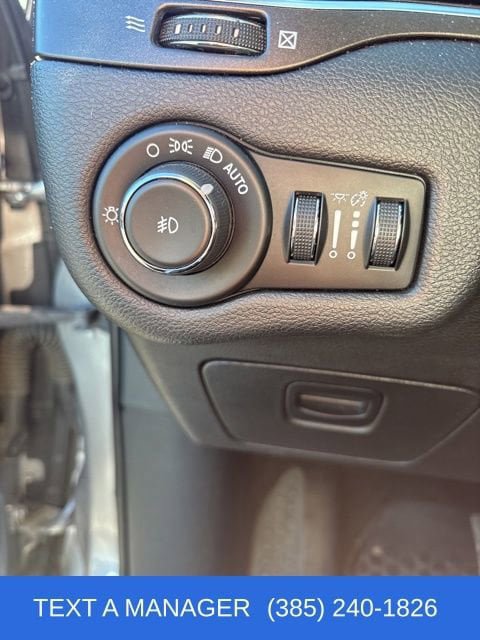 Used 2019 Jeep Cherokee Trailhawk w/ Cold Weather Group image 19