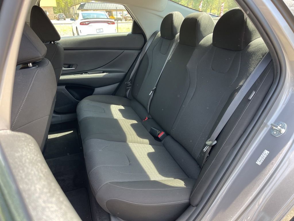 Used 2024 Hyundai Elantra SE image 19