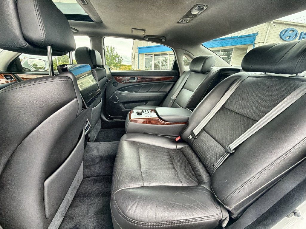 Used 2015 Hyundai Equus Ultimate RWD image 23