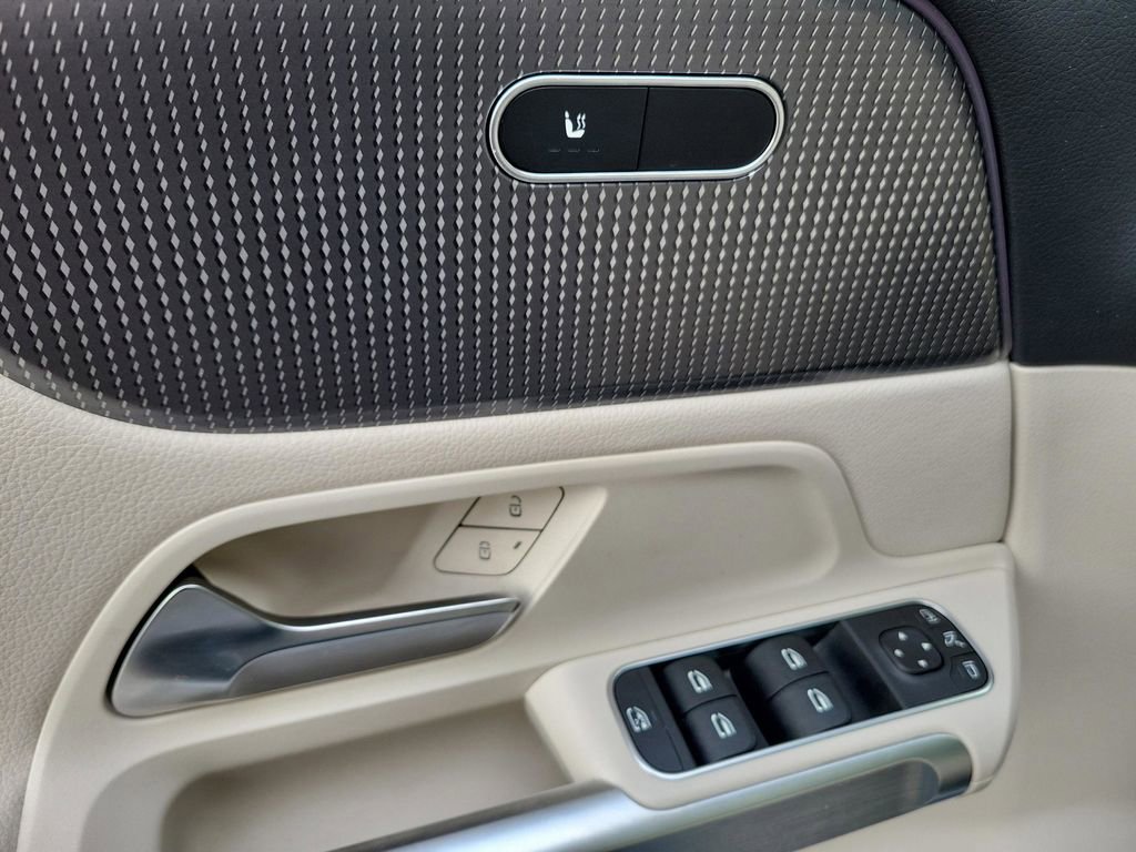 Used 2022 Mercedes-Benz GLB 250 image 25