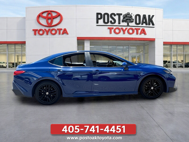 Used 2025 Toyota Camry SE FWD image 9