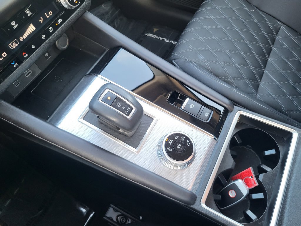 Used 2024 Mitsubishi Outlander SEL FWD image 17