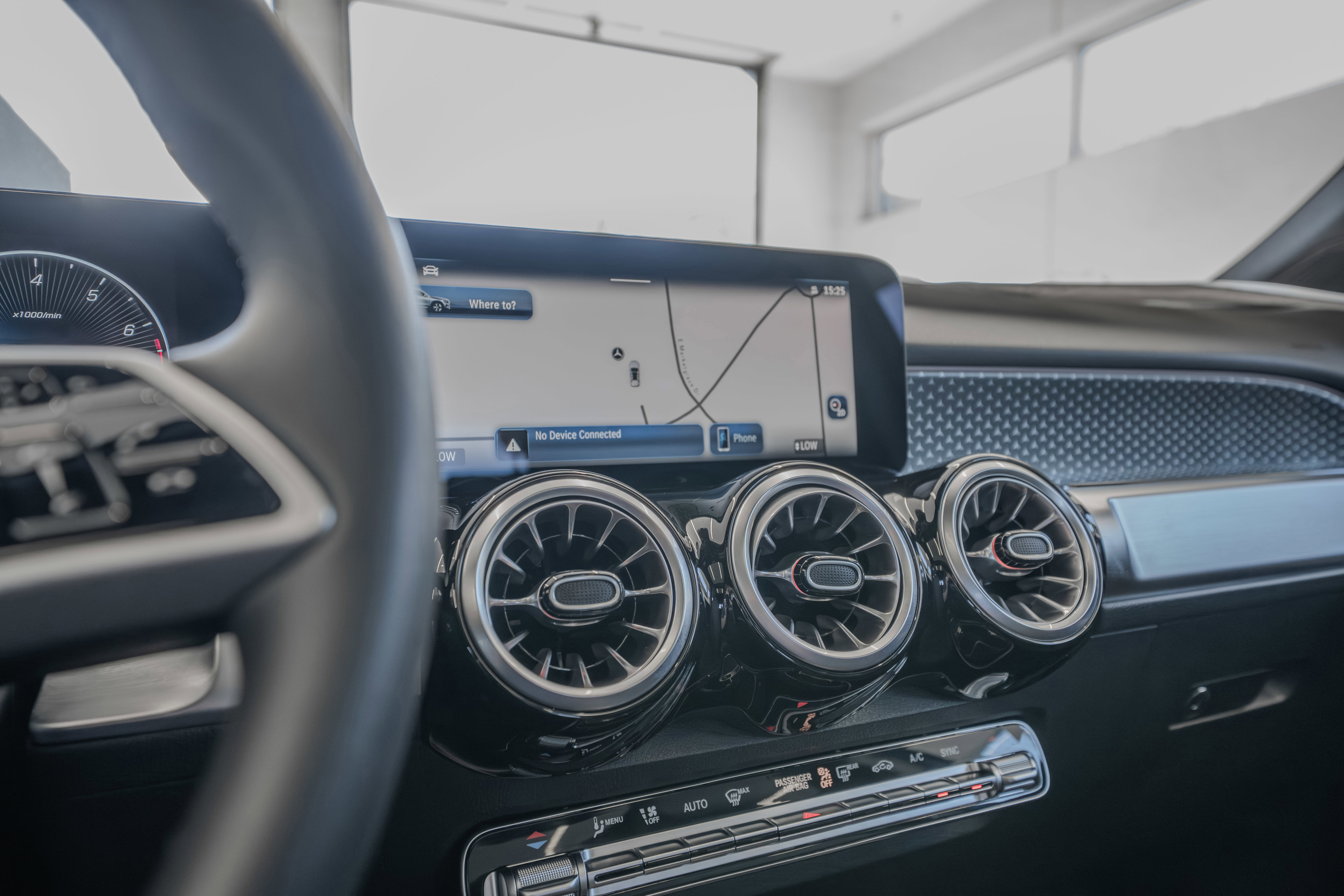 Certified 2025 Mercedes-Benz GLB 250 4MATIC image 30