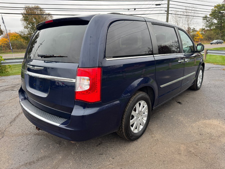 Used 2015 Chrysler Town & Country Touring w/ Driver Convenience Group FWD image 5