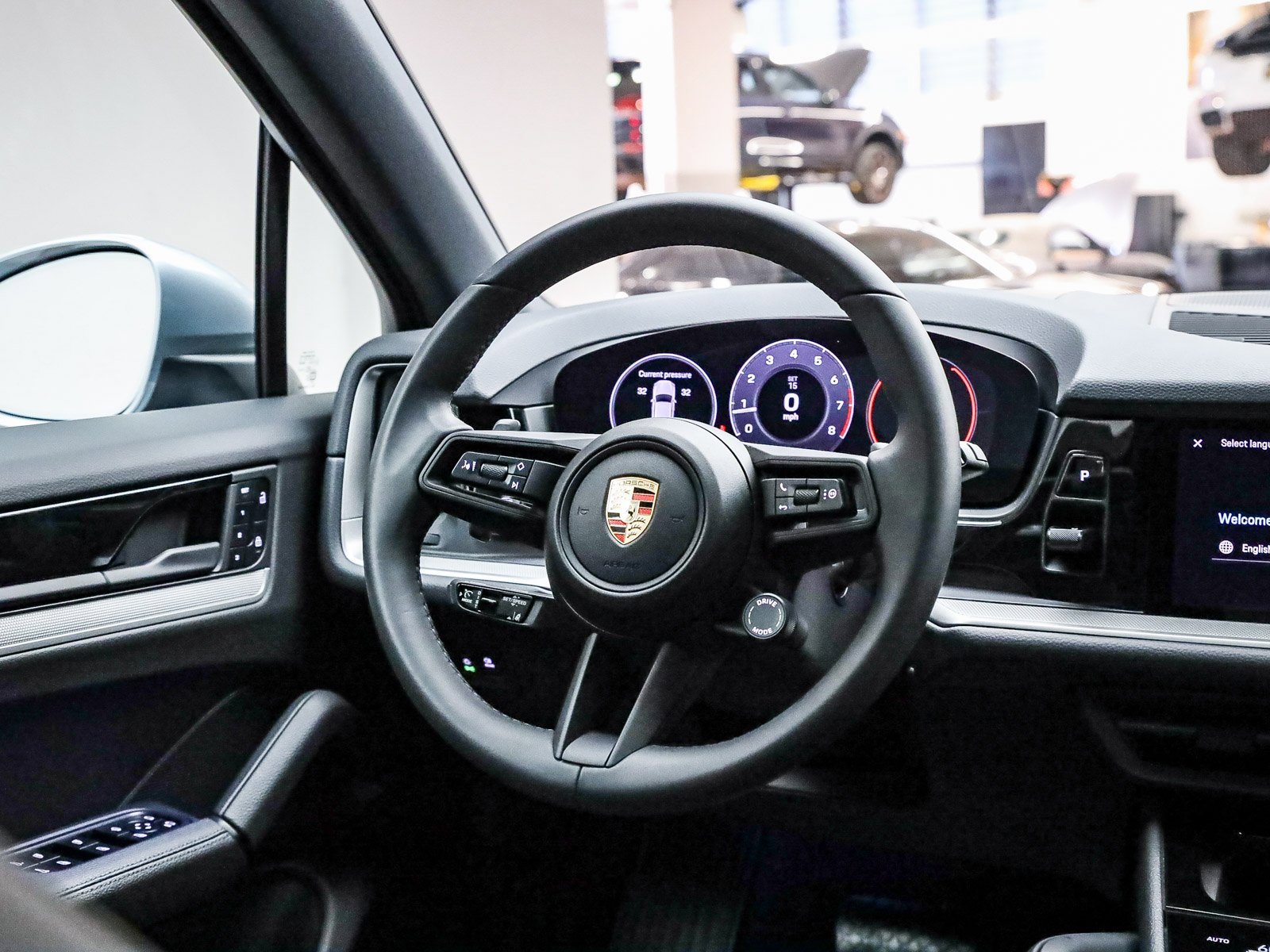 Used 2025 Porsche Cayenne image 19