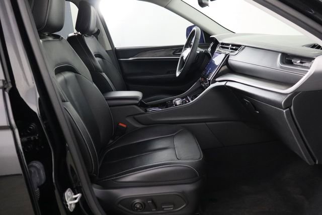 Used 2023 Jeep Grand Cherokee Limited w/ Black Appearance Package image 18