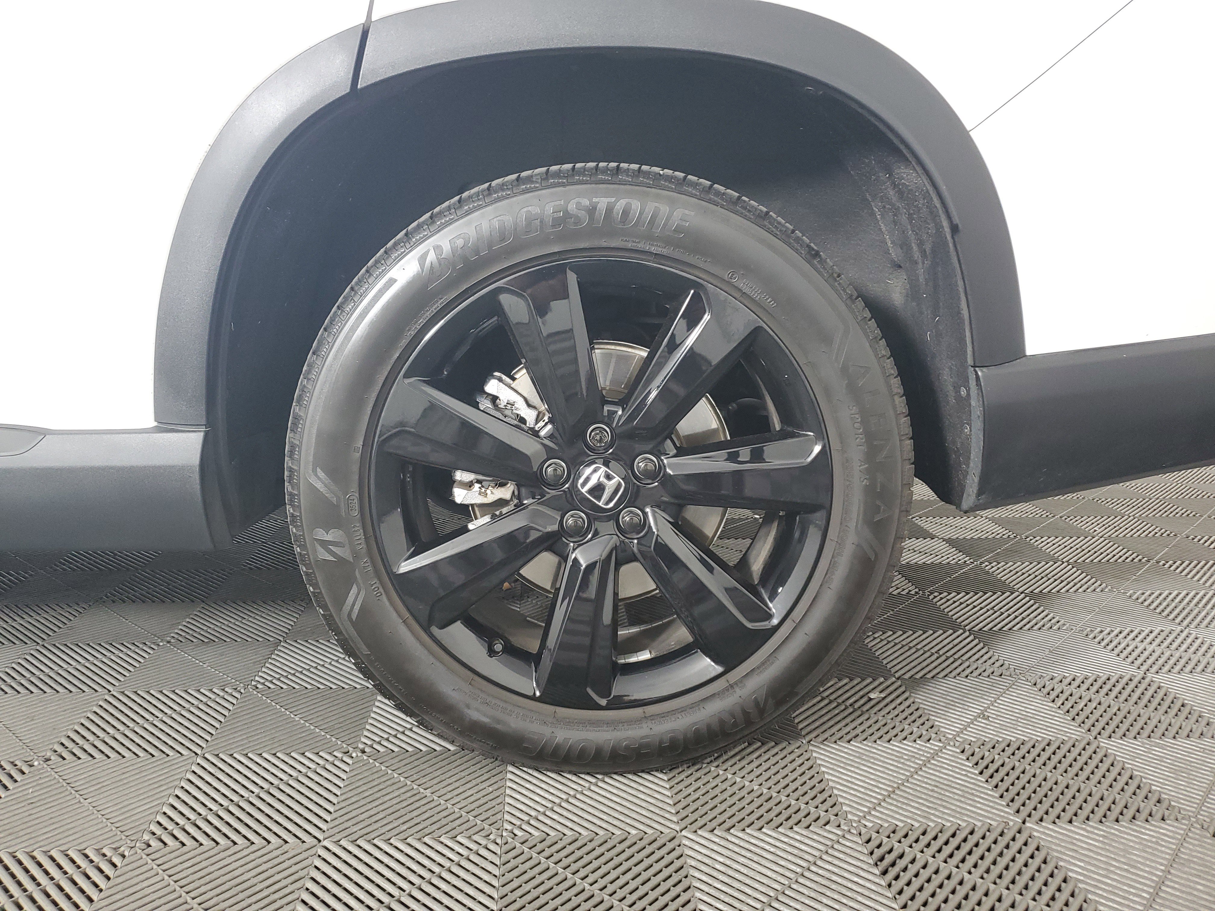 Certified 2025 Honda Pilot Black Edition image 32