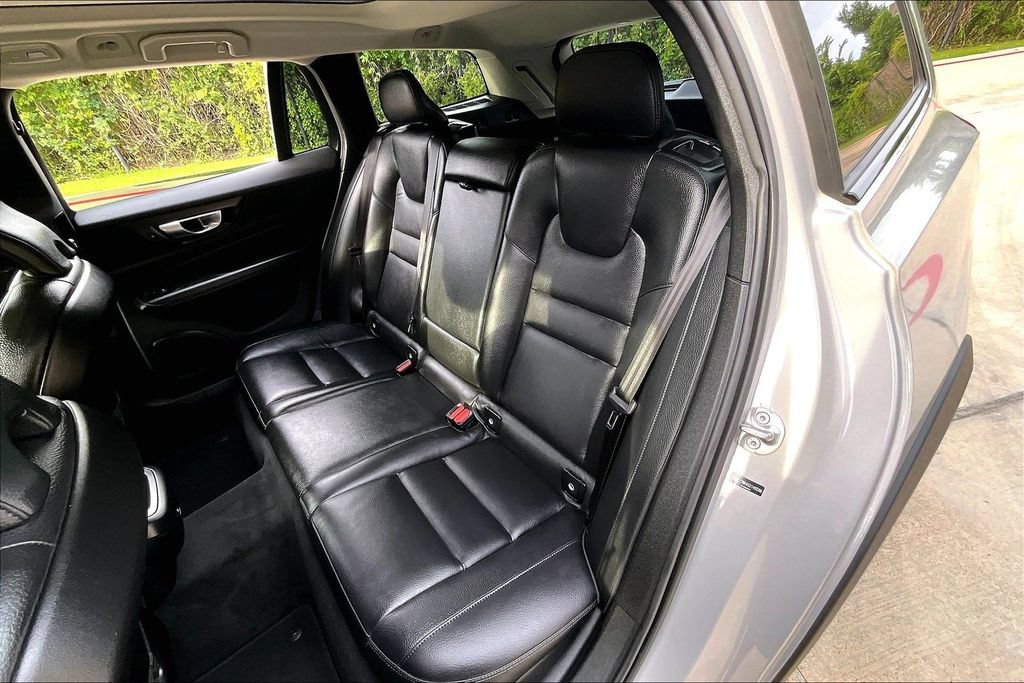 Certified 2025 Volvo V60 B5 Cross Country Plus AWD/4WD image 35