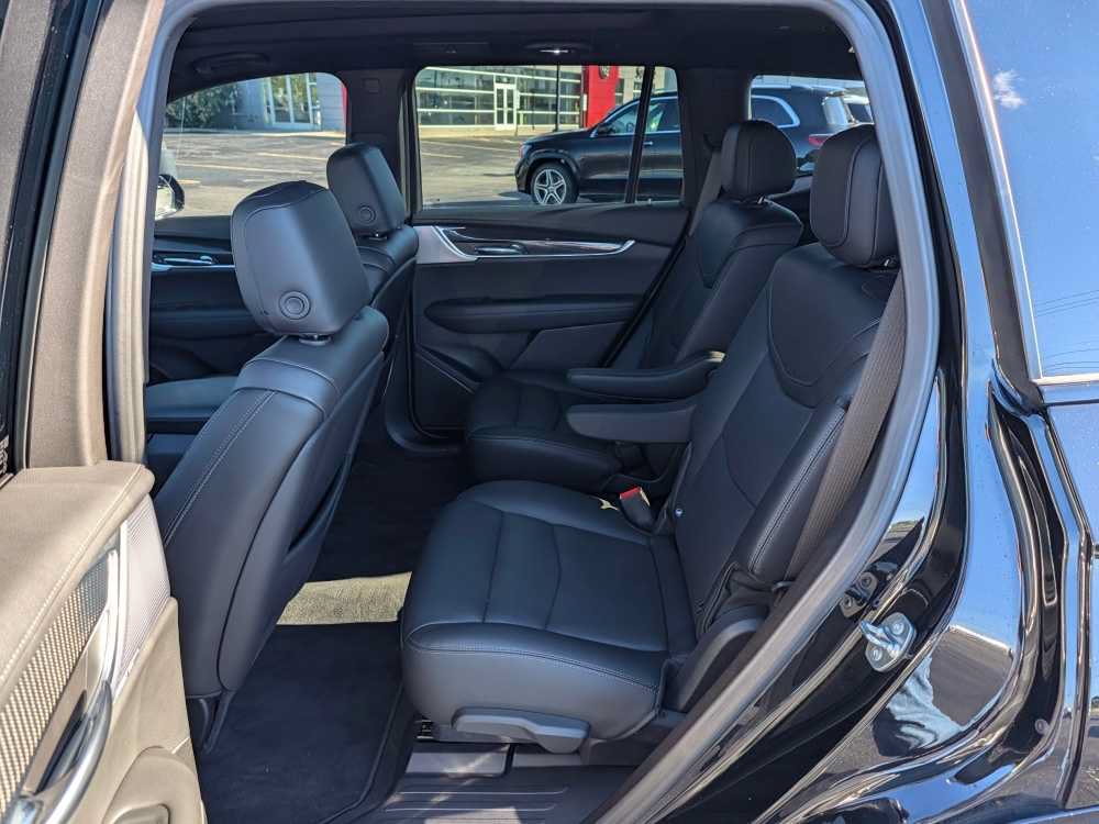 Used 2024 Cadillac XT6 Sport w/ Technology Package AWD/4WD image 19