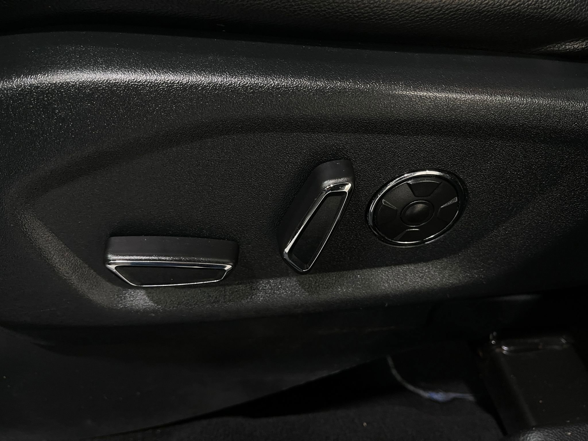 Used 2018 Ford Explorer Limited w/ Equipment Group 301A image 17