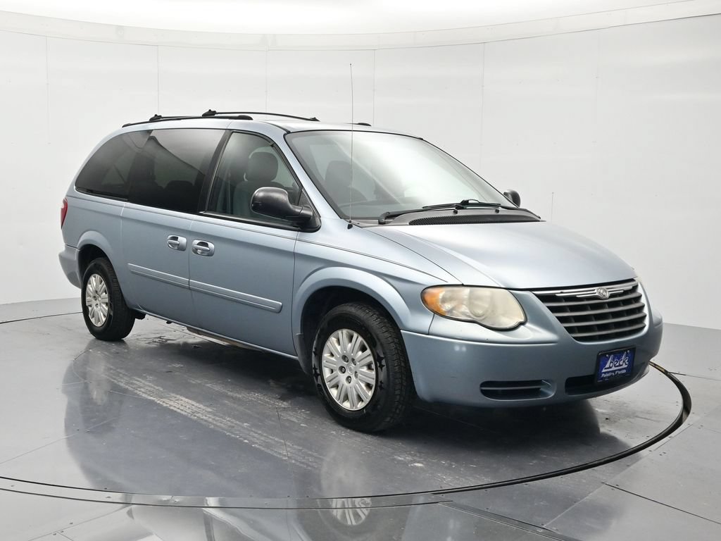 Used 2005 Chrysler Town & Country LX w/ Popular Equipment Group II FWD image 3